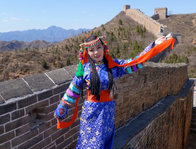 Jinshanling Great Wall welcome girl