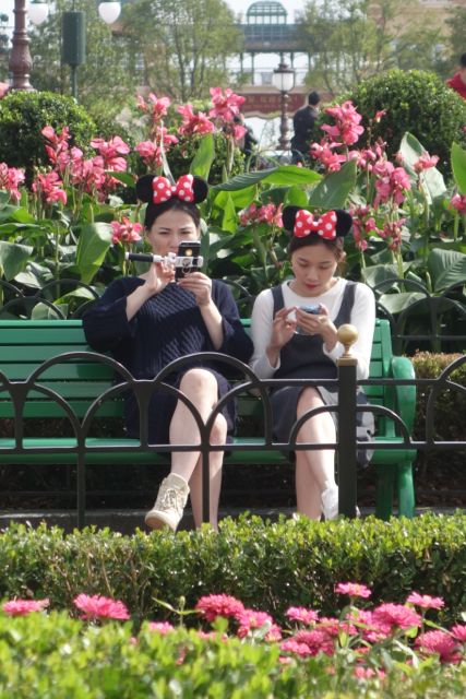 Minnie Mouse bows Shanghai Disneyland