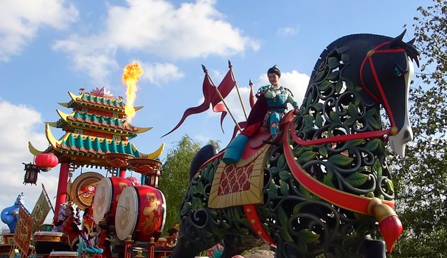 Mulan parade Shanghai Disneyland