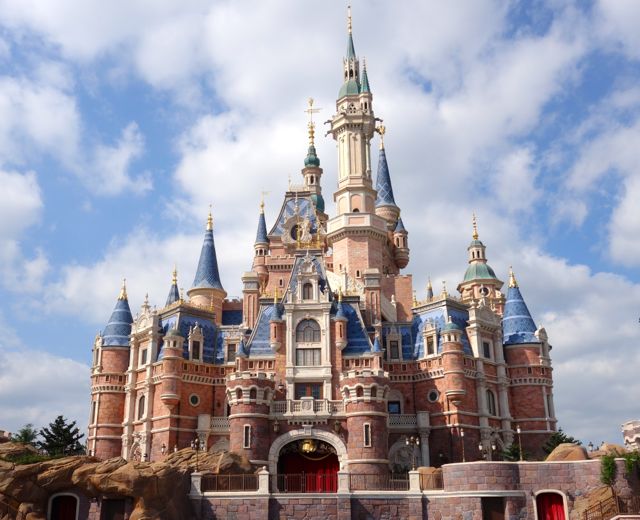 Shanghai Disneyland Enchanted Storybook Castle