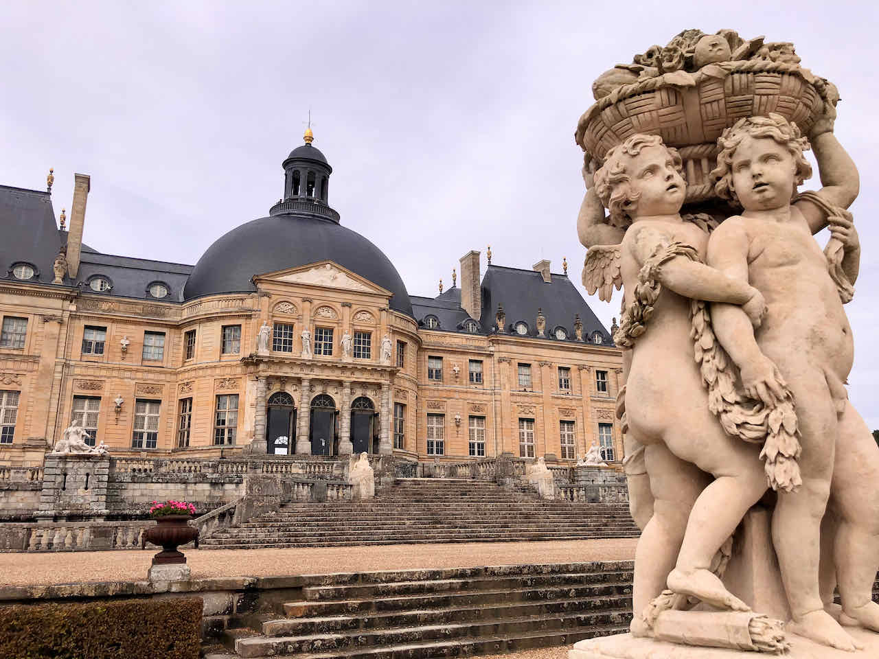 Vaux-le-Vicomte statues France